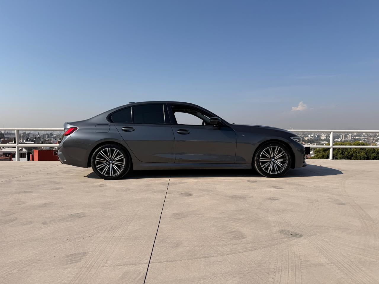 2022 BMW 330i BASE, L4, 2.0T, 258 CP, 4 PUERTAS, AUT